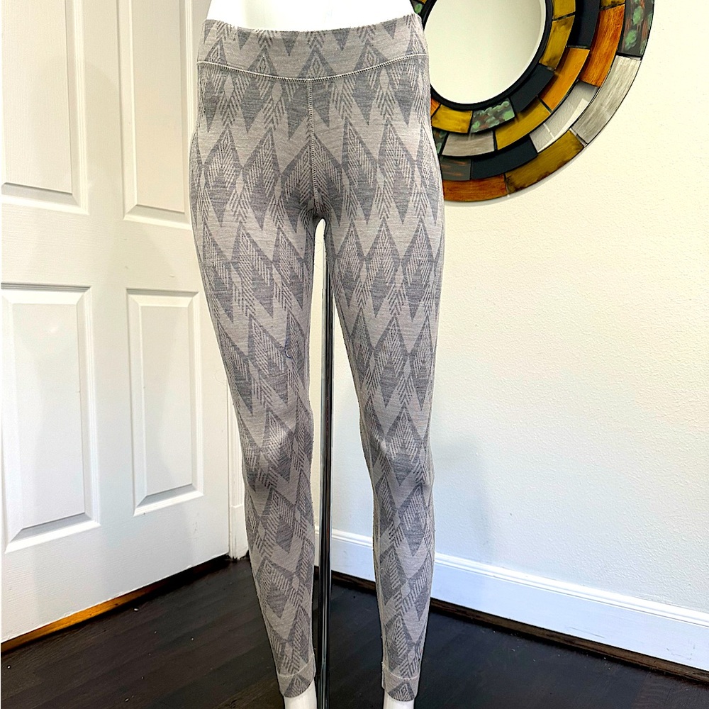 SMARTWOOL gray scale tribal geometric patterned leggings long johns, size XS